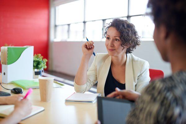 Peligros de las redes sociales para jovenes entrevista de trabajo
