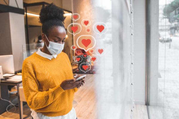 Como puedo actualizar los emojis de telefono para iphone android de forma facil